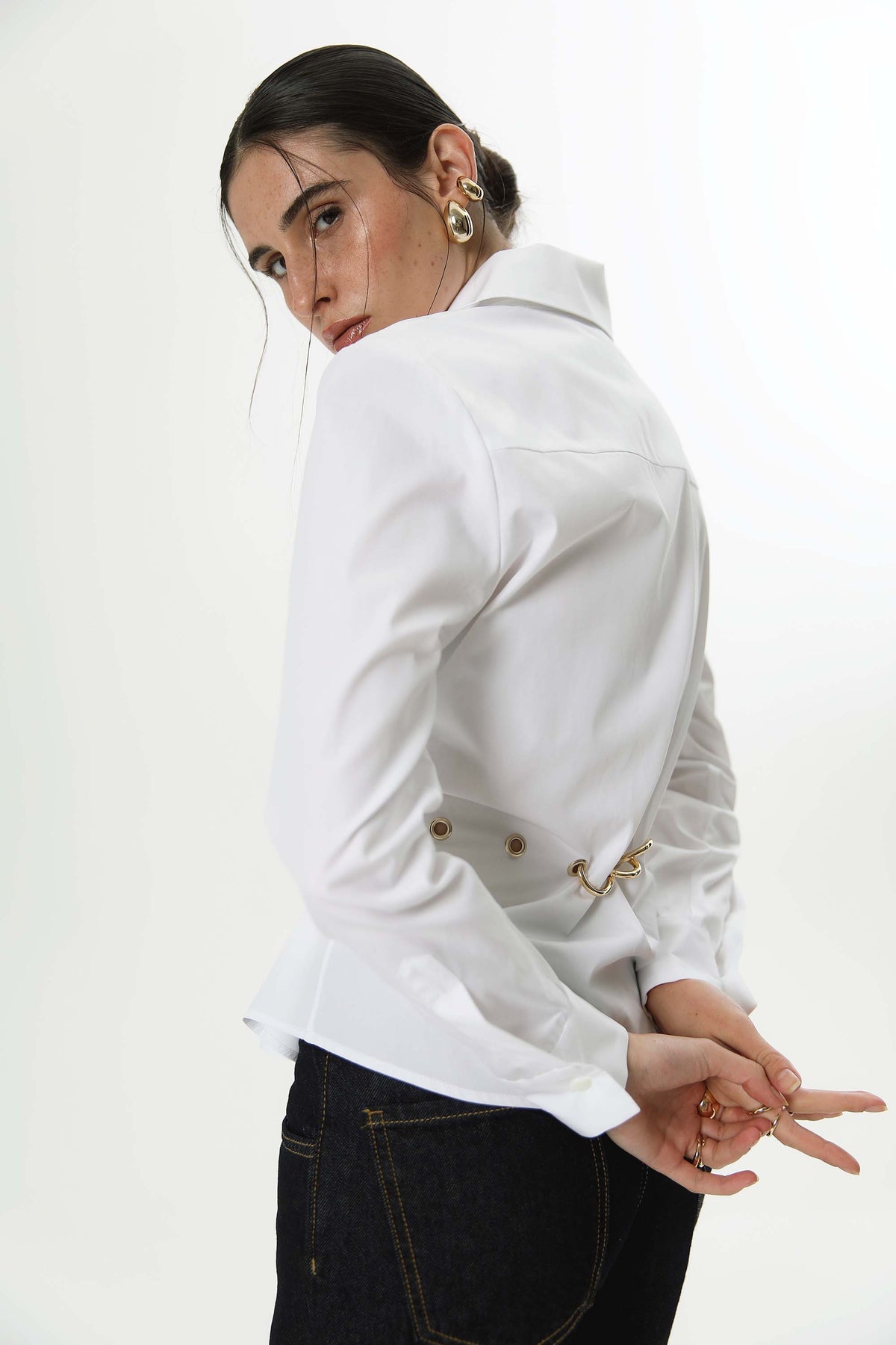 #color_essential white