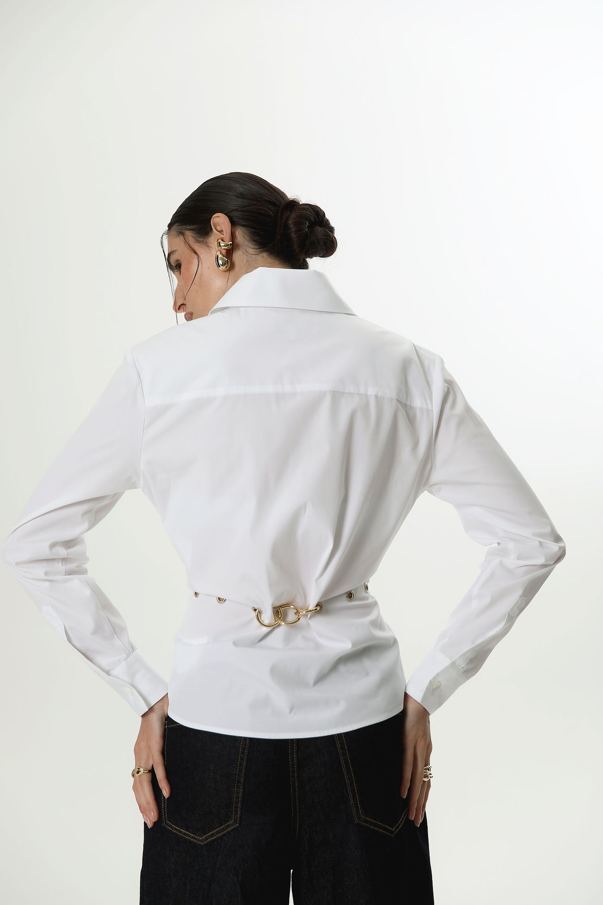 #color_essential white